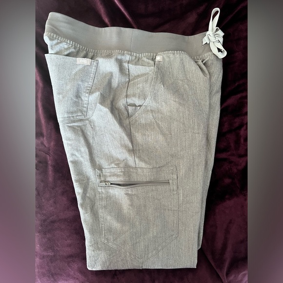 Figs Scrub Set (Graphite Color) - Picture 10 of 10